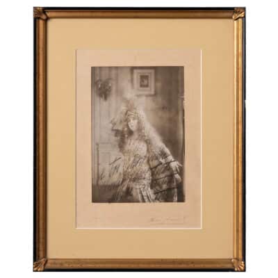 Close-up photograph of French actress Sara Bernhardt, signed by Henri Manuel.